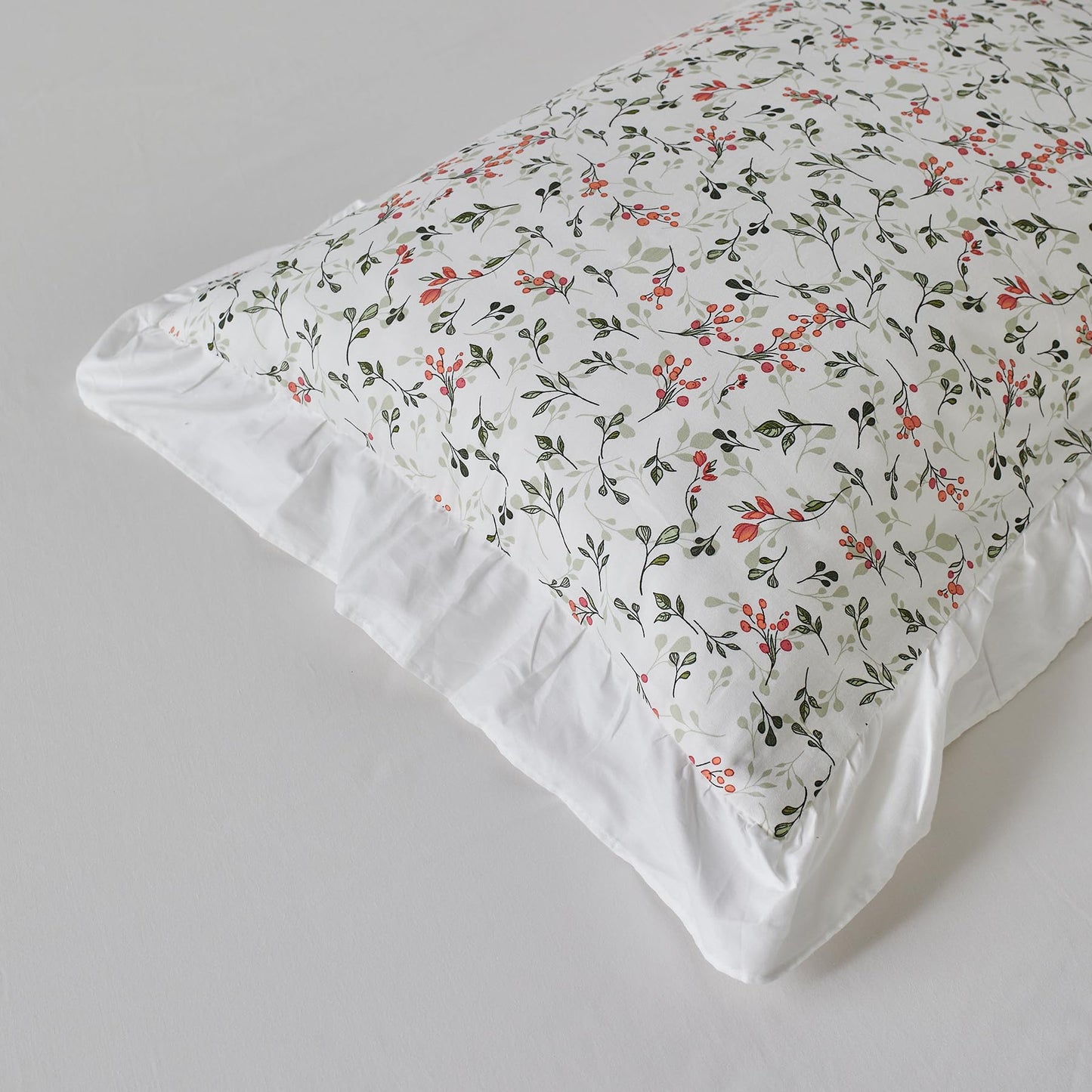 YuHeGuoJi White Ruffle Floral Duvet Cover Queen 100% Cotton 3 Pcs Set 1 Cute Red Flower Duvet Cover with Zipper Ties 2 Pillow Shams Decorative Green Botanical Bedding Set Soft