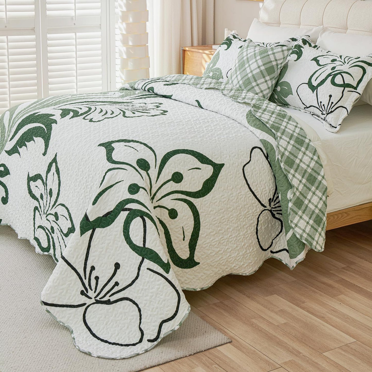 EVENHUG Quilt Queen Size Bedding Set Floral Bedspread Lightweight Reversible Bed Cover with 2 Pillow Shams for All Seasons 3 Pieces (92"X96")