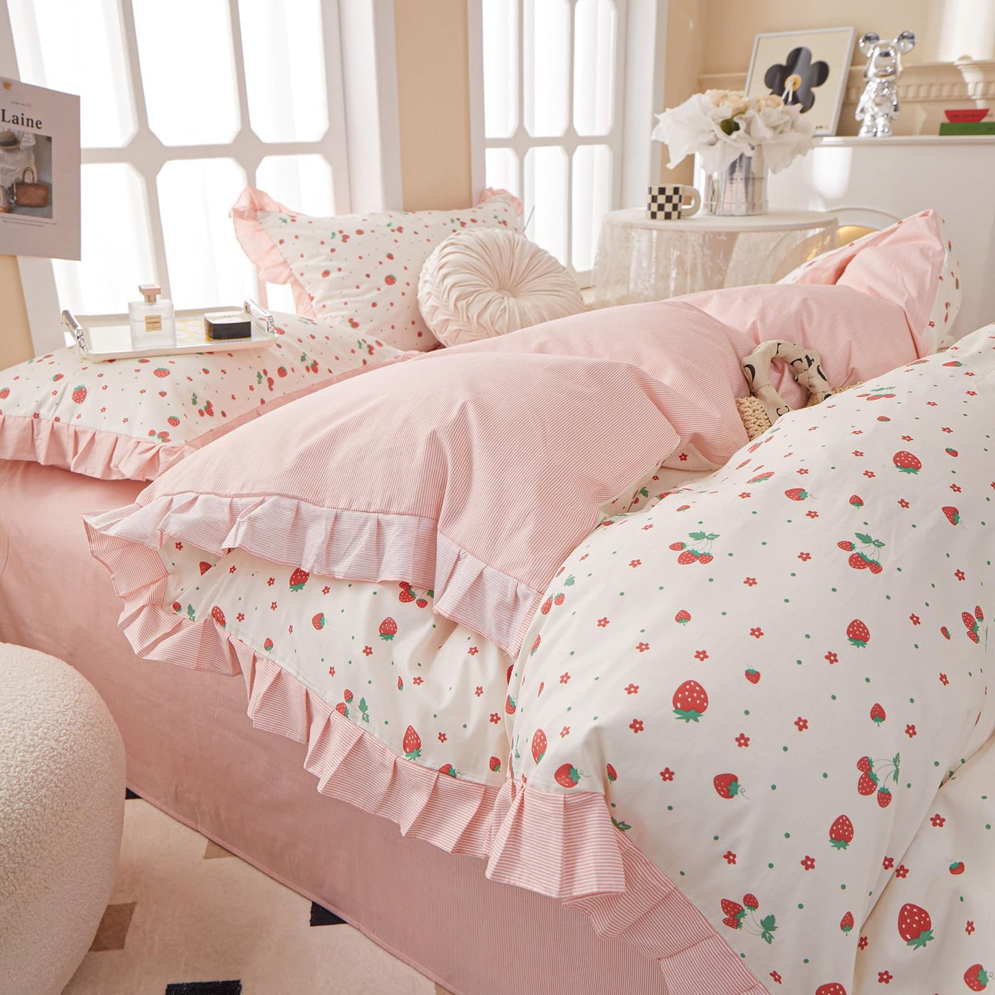 Kawaii Strawberry Comforter Set Queen Girls Ruffle Comforter Set 3 Pieces Floral Bedding Comforter Fluffy Soft Microfiber Fruit Strawberry Bedding Set Romantic Ruffled Comforter with 2 Pillowcases
