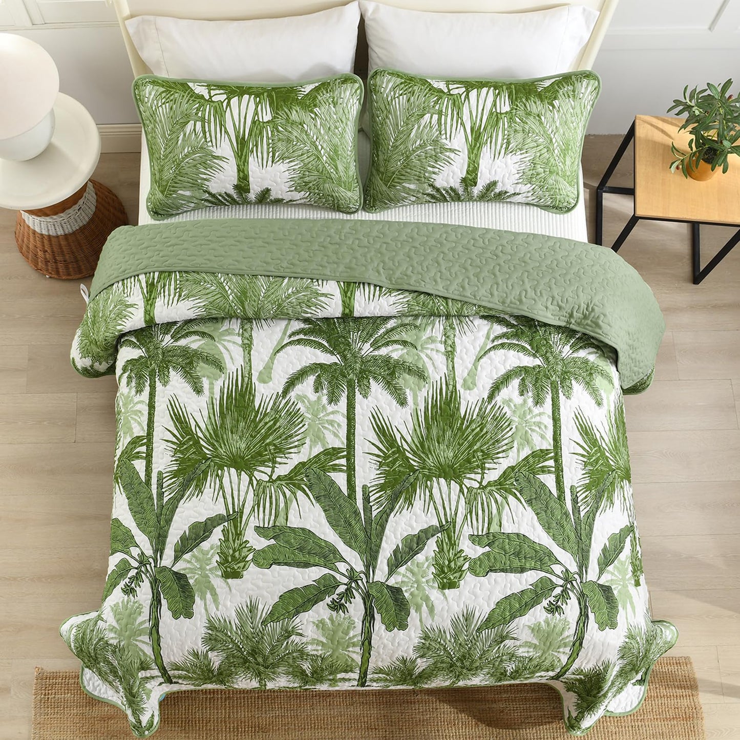 Luxudecor Tropical Plants Quilt Set Queen Size 3 Pieces Green Palm Botanical Bedspread Rainforest Style Bedding Set Soft Lightweight Bed Cover for All Season 96"x90"