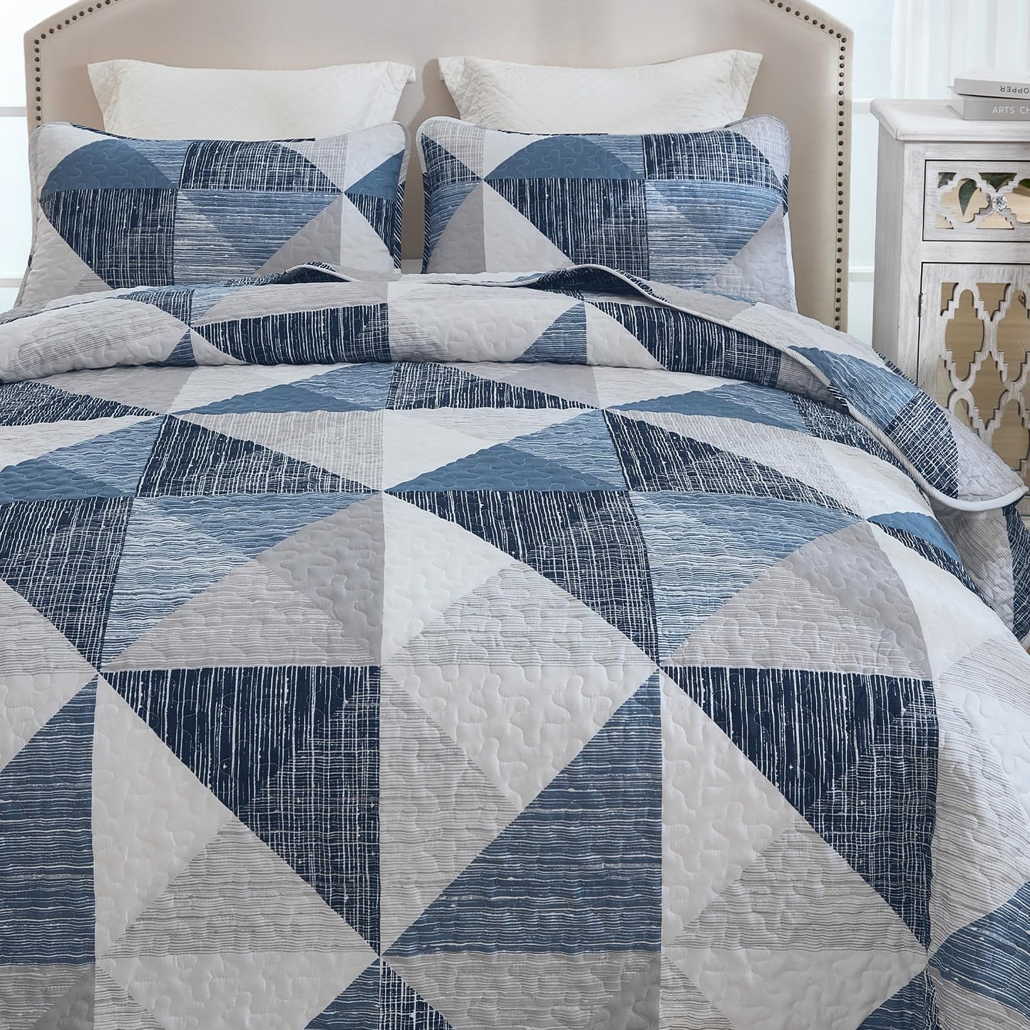 Dintszyayue Quilt Queen Size Blue, 3 Pieces Patchwork Bedspread Bedding for Queen Size Bed, Soft Lightweight Microfiber Geometric Coverlet Set for All Season Quilt with 2 Pillowcases