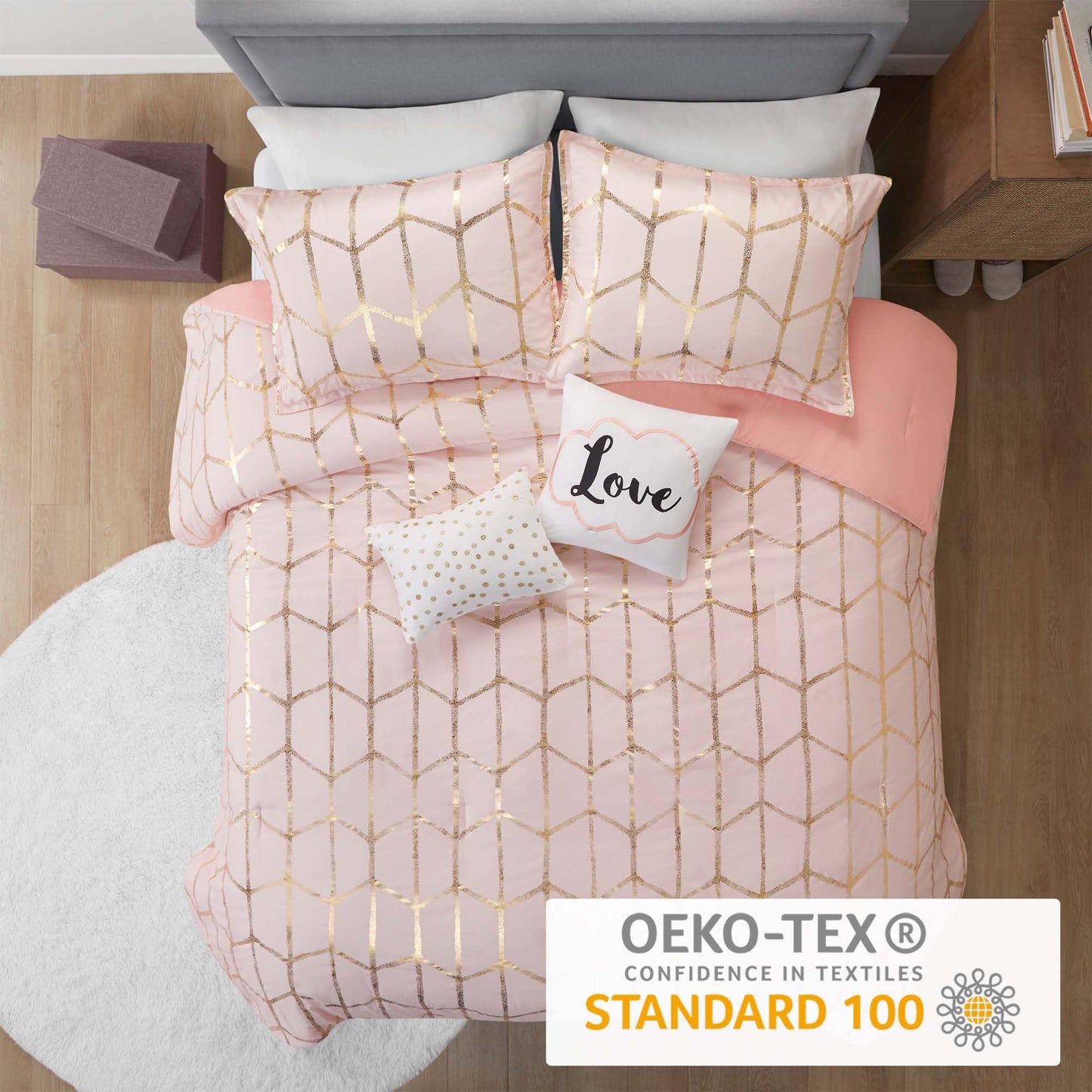 Intelligent Design Raina King/Cal King Comforter Set, Soft Microfiber, Modern Geometric Metallic Bed Set, 5 Pieces College Bedding with 2 Shams, 2 Toss Pillows Blush/Gold