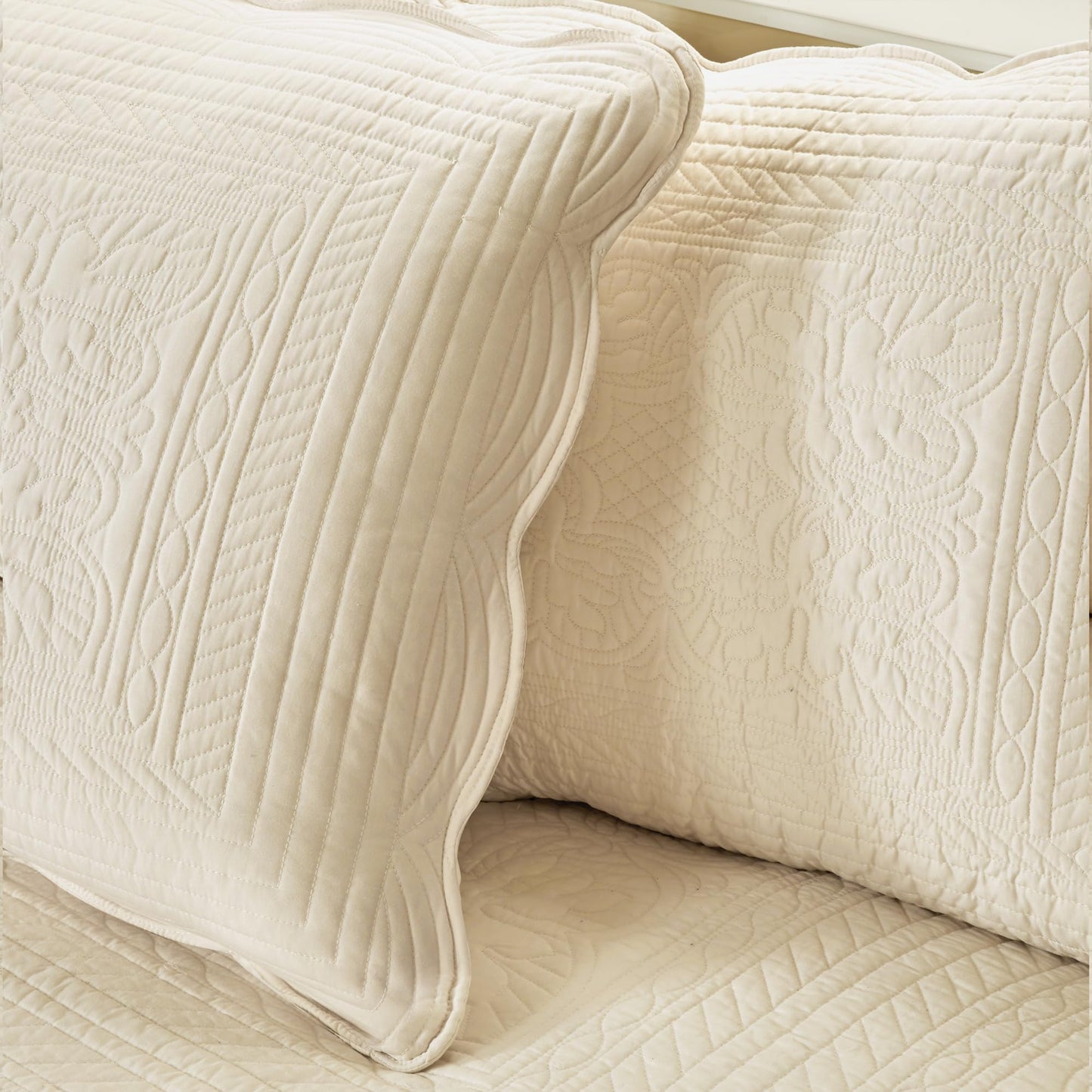 Madison Park Daybed Cover Set Damask Quilted Cover for Daybeds, All Season, Pre-washed Cotton-Filled Coastal Bedding with Scallop Edge, Shams, Bedskirt, Décor Pillows, Tuscany, Cream, 39"x75", 6 Piece