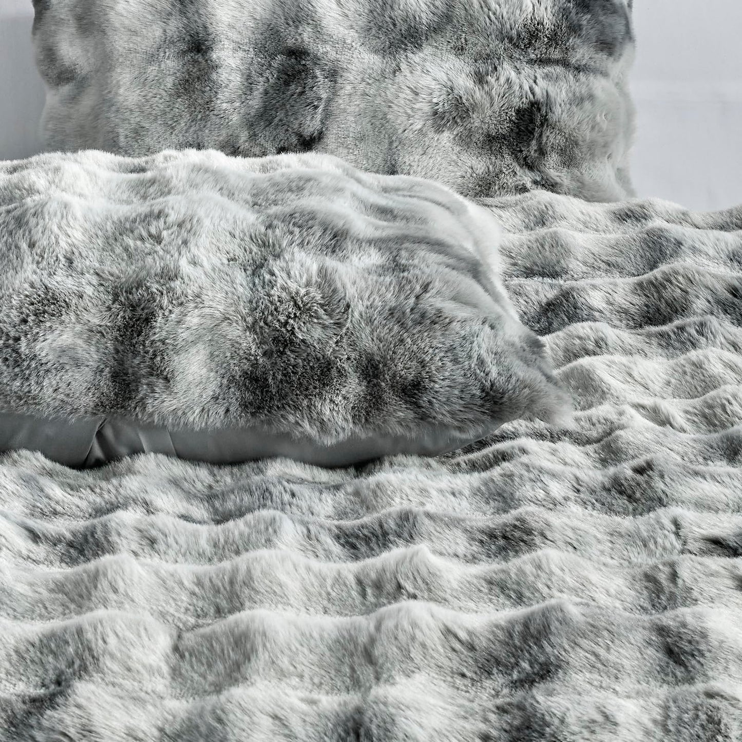 Fredsure Faux Rabbit Fur Comforter Set, 3 Pieces Tie Dye Grey Queen, Faux Rabbit Fur Face and Microfiber Reverse