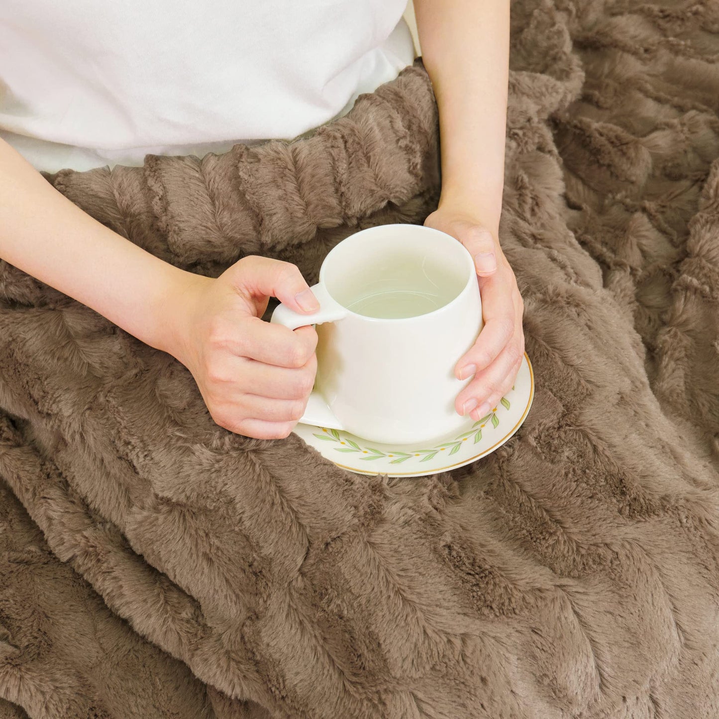 Home Soft Things Brown Saga Double Sided Faux Fur Throw, 60" x 80", Taupe Comforable Soft Cozy Throw Blanket for Chair Bedroom Living Room Sofa Couch Bed Outdoor