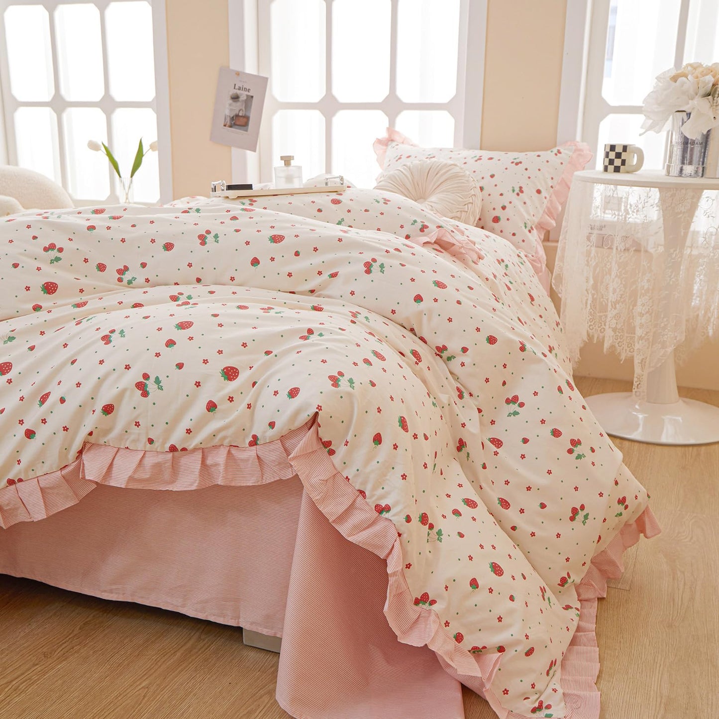 Kawaii Strawberry Comforter Set Queen Girls Ruffle Comforter Set 3 Pieces Floral Bedding Comforter Fluffy Soft Microfiber Fruit Strawberry Bedding Set Romantic Ruffled Comforter with 2 Pillowcases
