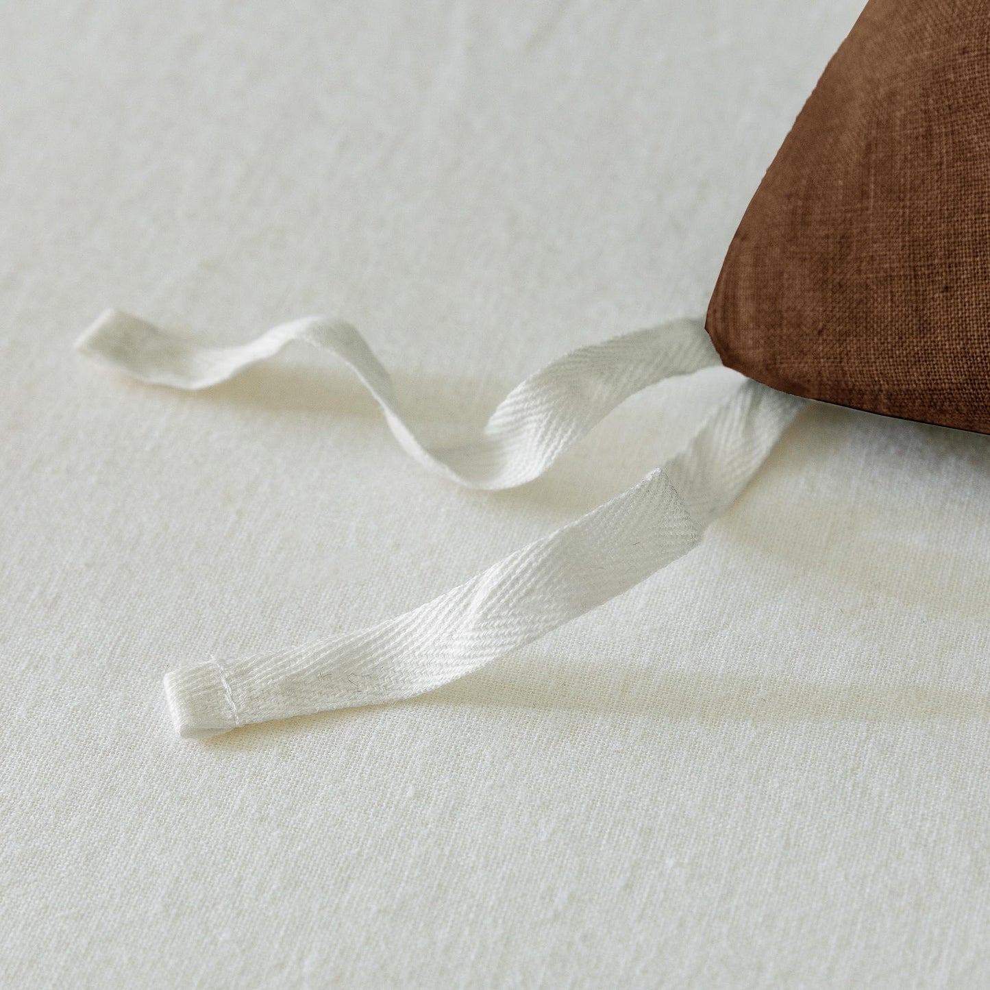 EVERLY 100% Pure Linen Duvet Cover Set Queen Size 90X90Inch 3pcs (1 Duvet Cover,2 Pillowcases) Soft and Breathable for All Season with Coconut Button Closure, Suitable for Hot Sleepers-Chocolate