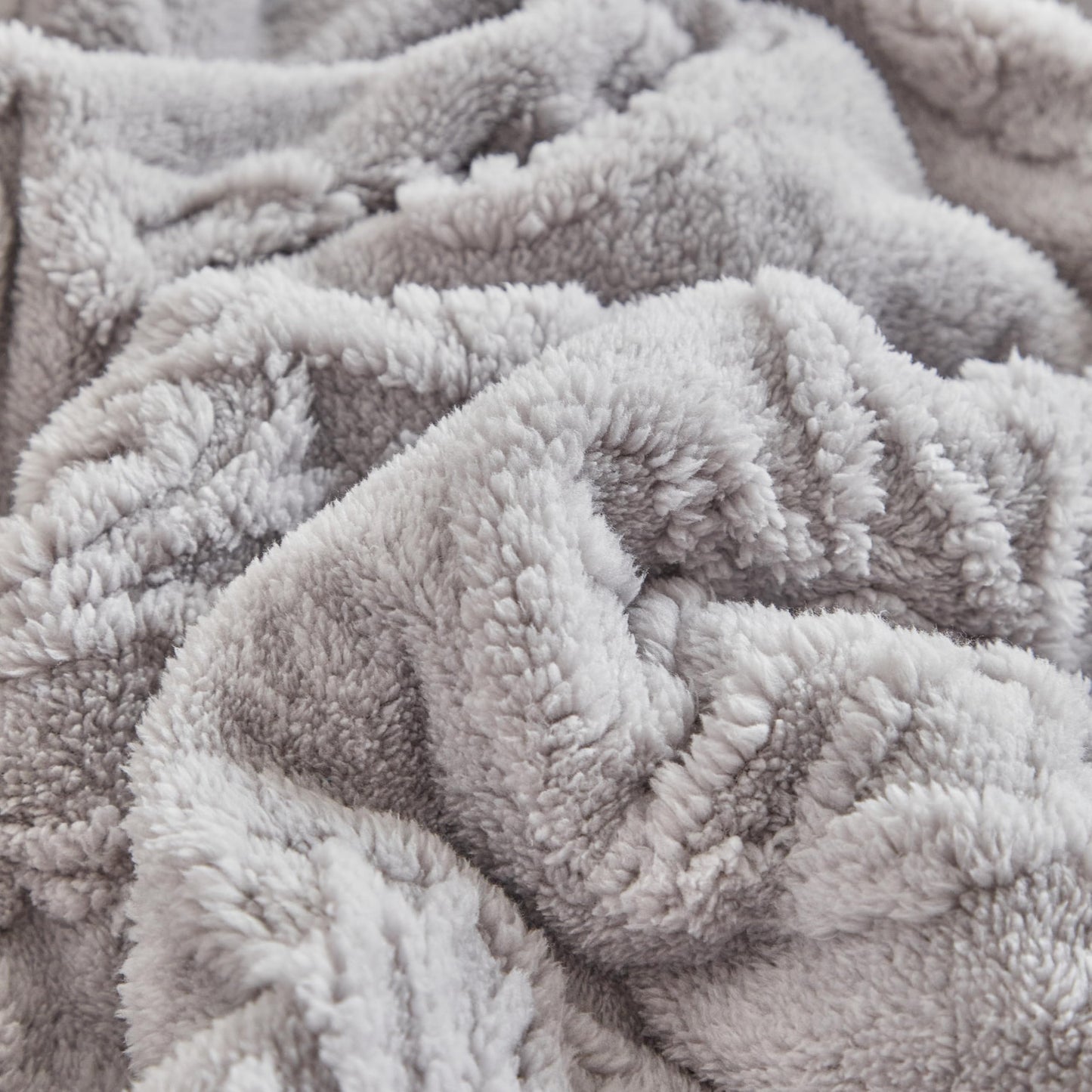 UKELER Sherpa Bed Blanket 80 × 90 inch, Ultra Soft Queen Size Throw Blanket for All Season, Cozy Plush Butterfly Fleece Blankets for Bedroom Living Room Dorm Hostel Sofa Camping, Purple