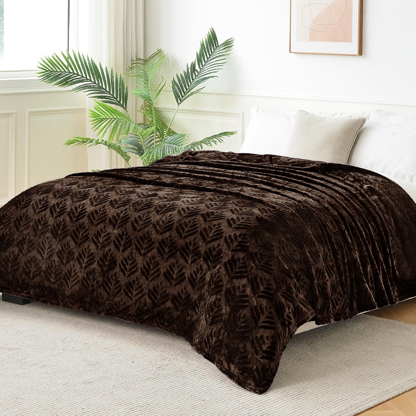 Exclusivo Mezcla Fleece Throw Blanket for Couch, Super Soft and Cozy Blankets All Season Use, Leaves Pattern, Plush Fuzzy Lightweight, Coffee, 50x60 Inch