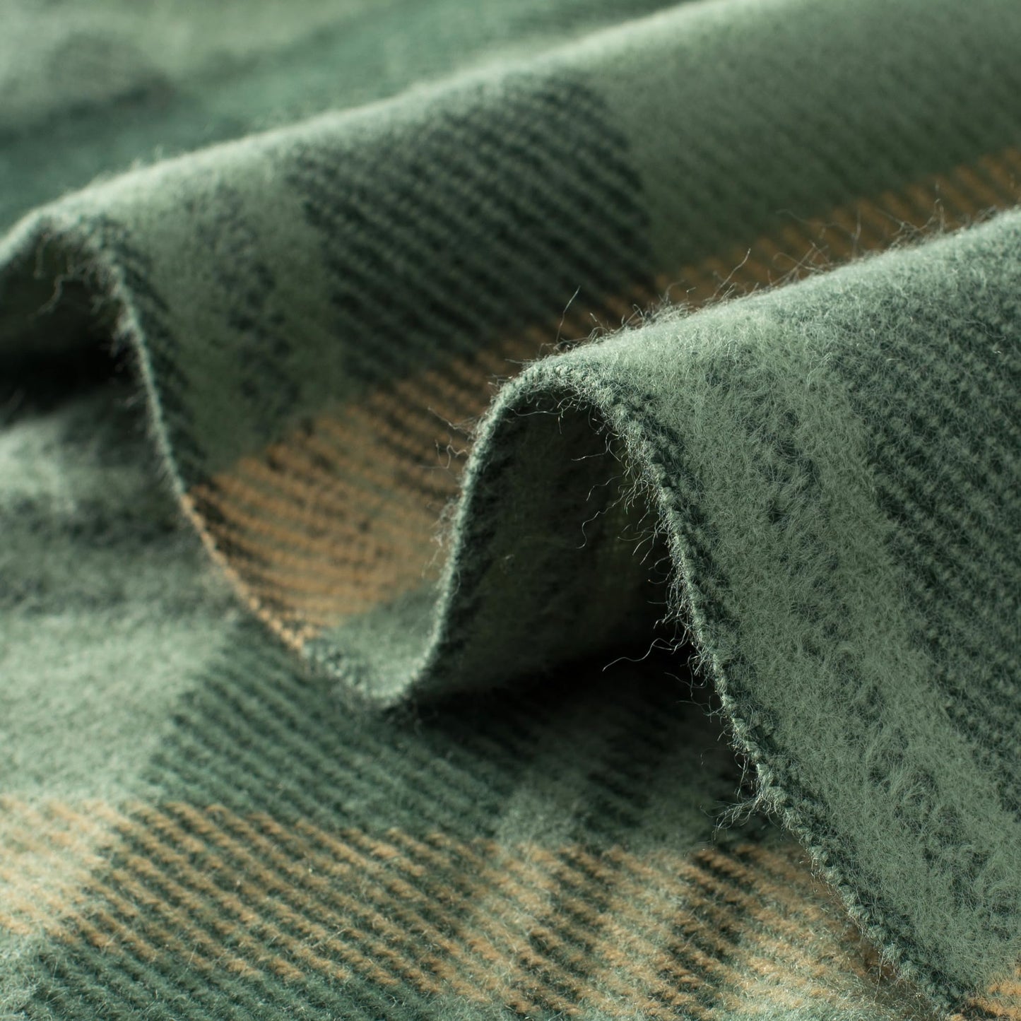 GINAMUSE Green Plaid Throw Blanket for Couch,50"X60" Super Soft Cozy Warm Home Decorative Throw with Tassels for Bed Sofa Picnic