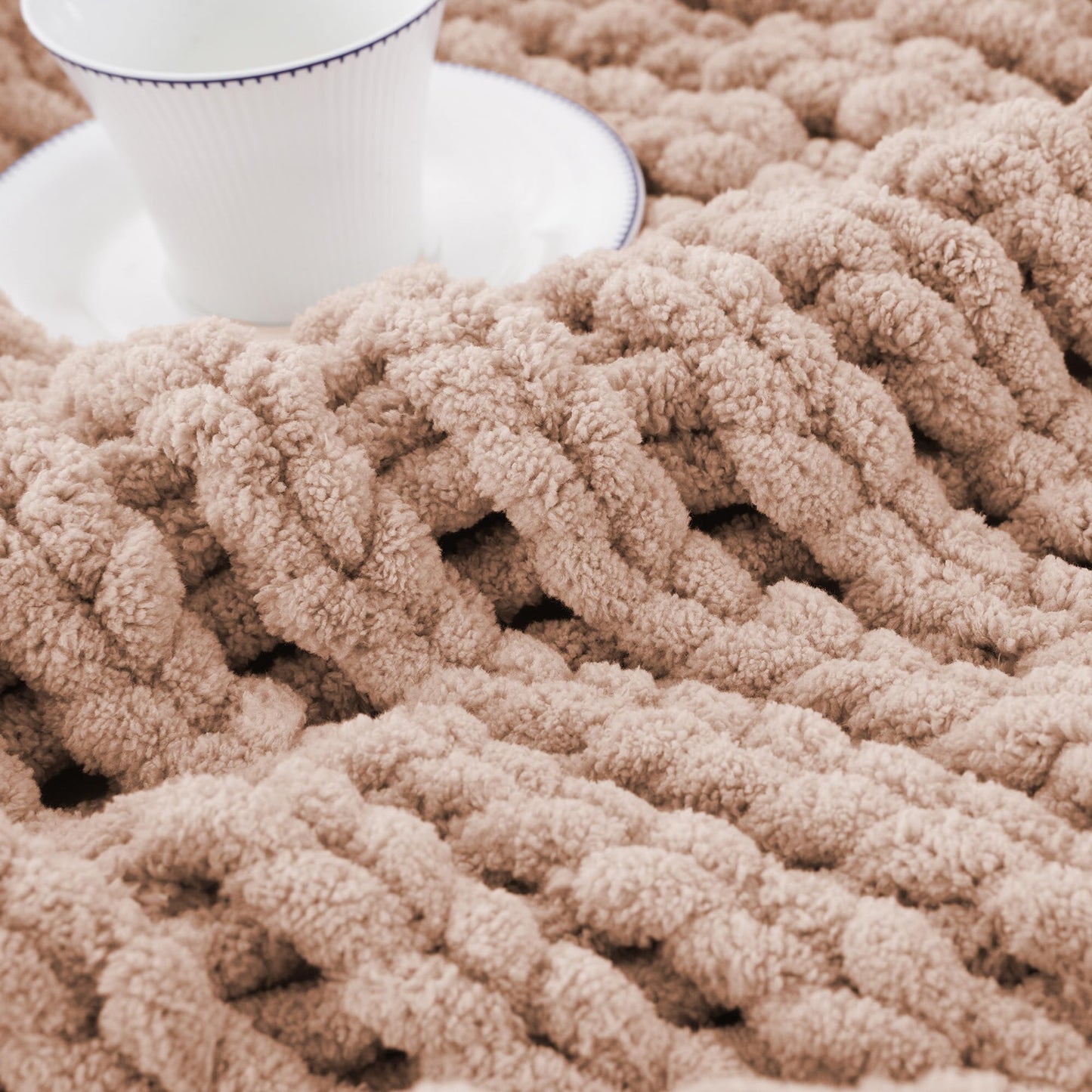 Battilo Chunky Knit Throw Blanket, Soft and Thick Chenille Throw Blanket, 50"x60" Handmade Cable Knit Crochet Blanket, Dusty Pink Knot Knitted Throw Blankets for Couch Sofa Bed Home Decor, Pink