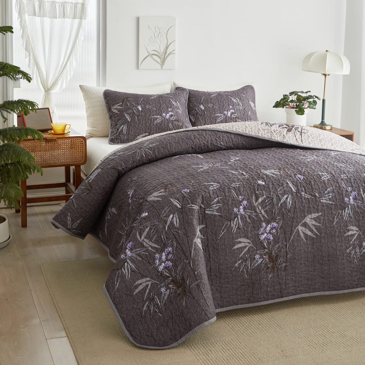 Flysheep Quilt Set 3 Pieces King Size, Black Leaves Botanical Design Reversible Bedspread Coverlet Set, Soft Microfiber Lightweight Bed Cover for All Season (102" x 90", 1 Quilt+ 2 Pillow Shams)