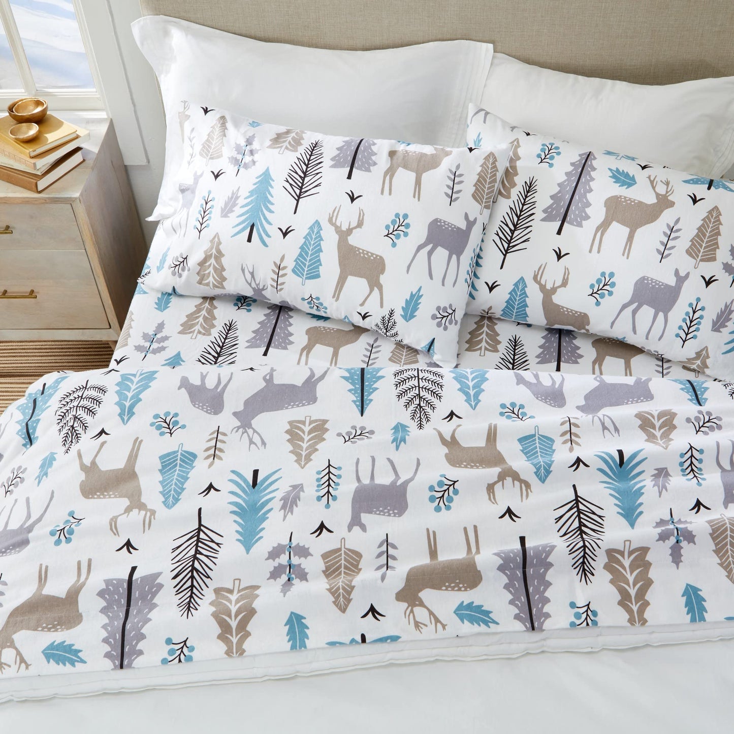 Market & Place 100% Turkish Cotton Flannel Sheet Set | 4 Piece Deep Pocket Novelty Cozy Winter Bed Sheets | Double Brushed for Extra Softness & Comfort | Alpine Collection (Queen, Holiday Deer)
