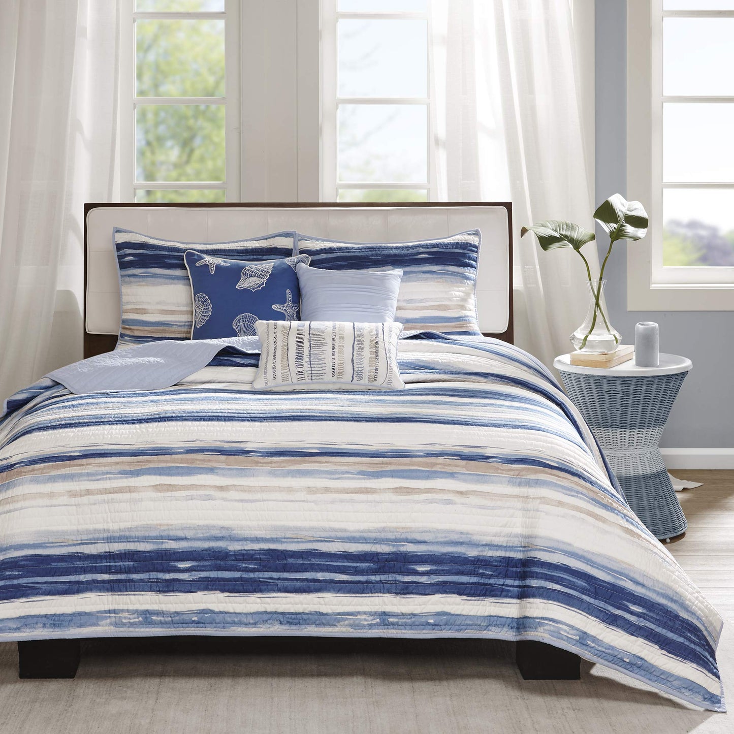 Madison Park Quilt Set Cottage Coastal Design, 6 Piece Set - All Season, Coverlet Bedspread Lightweight Bedding Layer, Shams, Toss Pillows, Full/Queen(90"x90"), Blue/White
