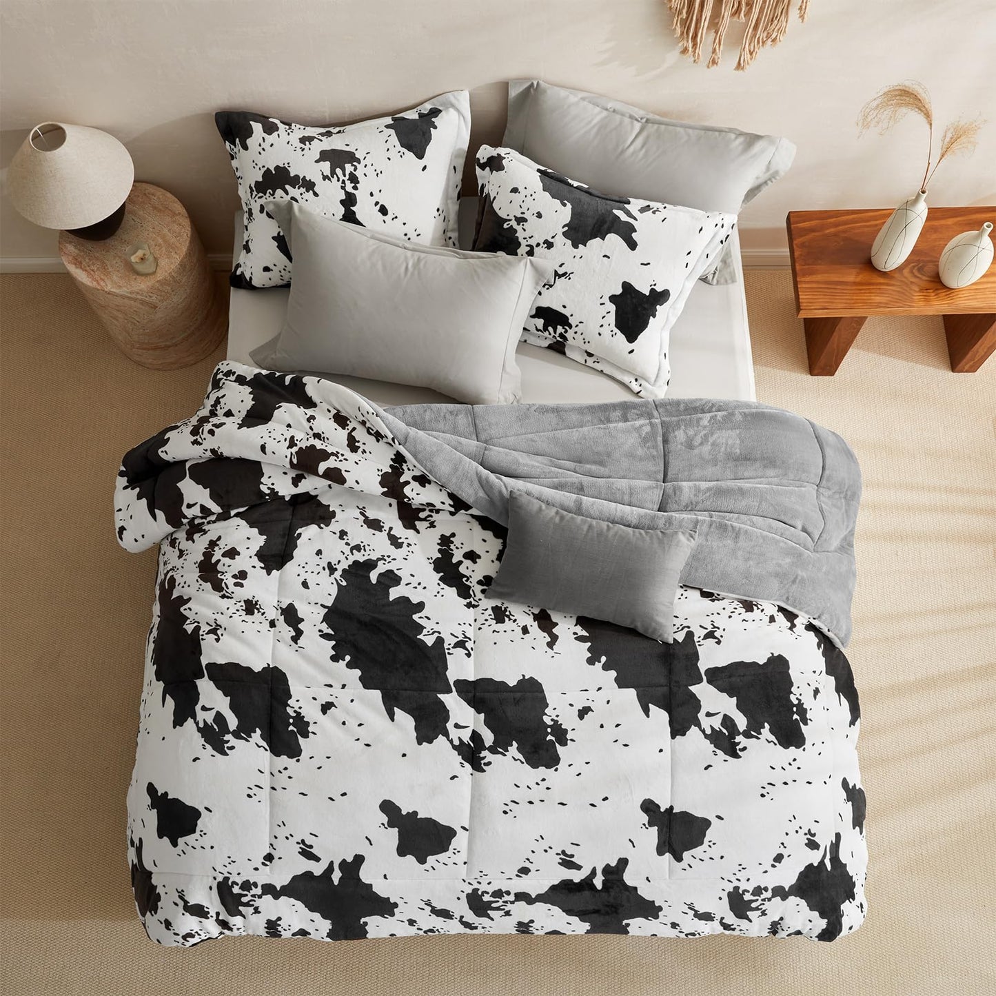 Petrichor Velvet Flannel Queen Comforter Set-Cow Print Western Style Blanket,Luxury Fuzzy Heavy Bedding Set, 3 Pieces Plush Winter Bed Set with Comforter (90"x90") & 2 Pillow Shams (20"x26")