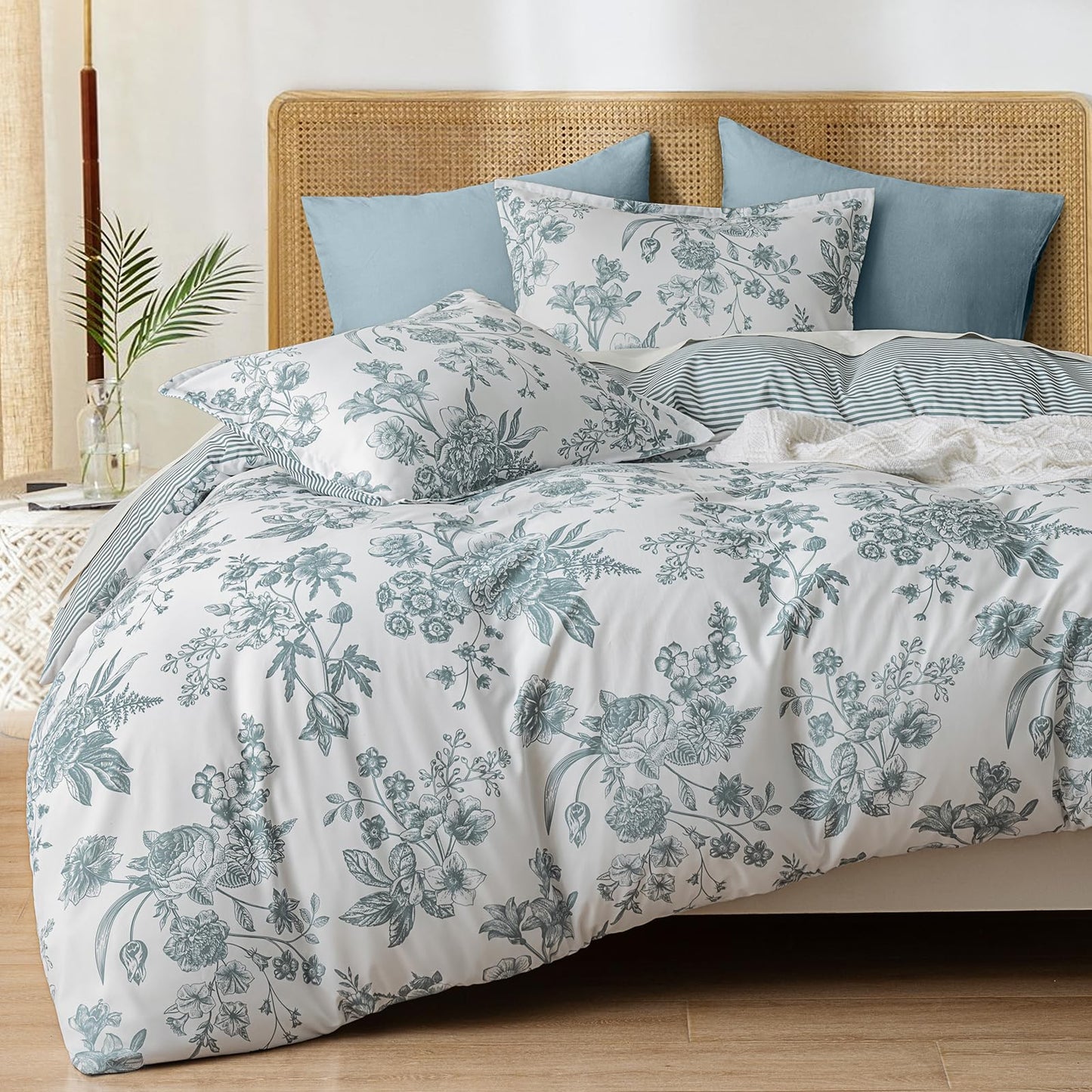 PHF Ultra Soft Floral Duvet Cover Queen Size, Printed Bedding Set 3 Pieces, Comfy Farmhouse Pattern Duvet Cover Set with 2 Pillow Shams, Zipper Closure and 8 Ties, 90"x90", Flower-Blue