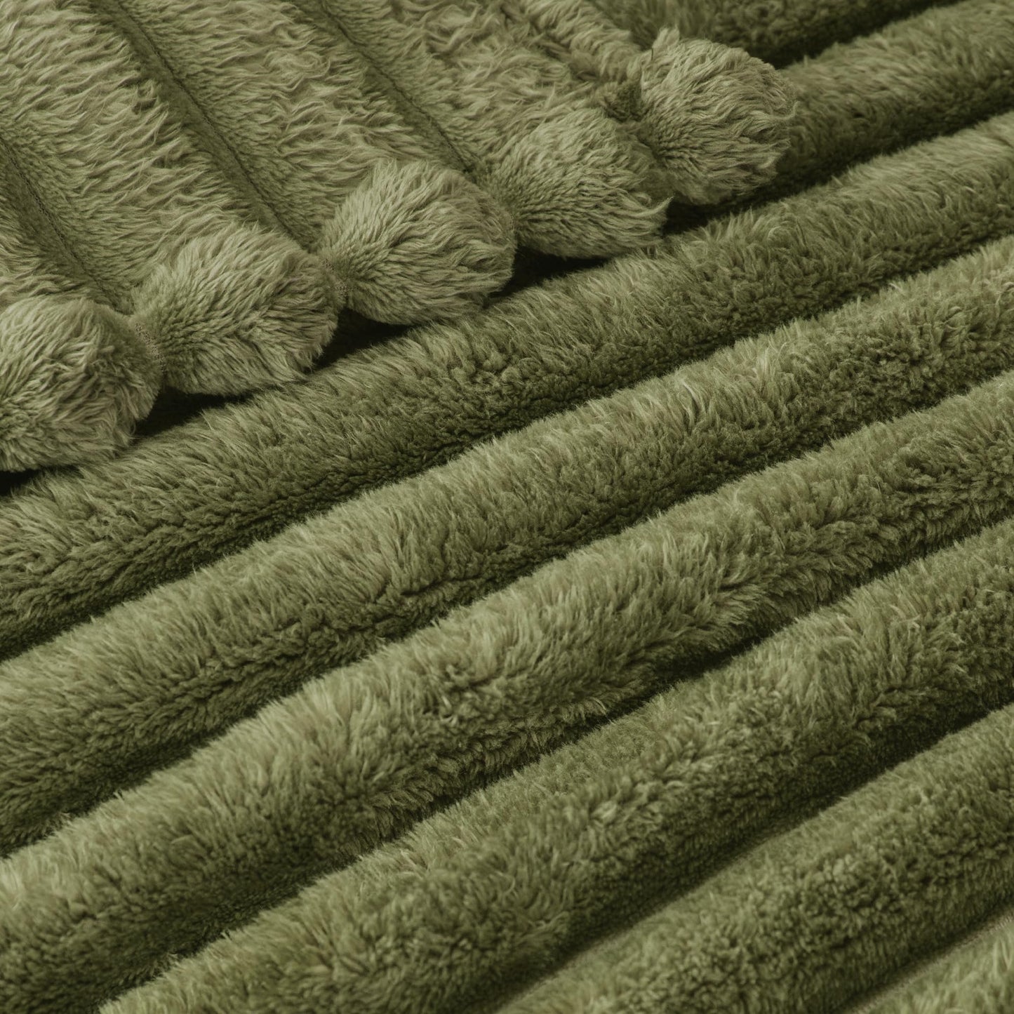 Exclusivo Mezcla Fleece Throw Blanket for Couch, Super Soft Striped Jacquard Bed Blanket, Lightweight Fuzzy Cozy for All Seasons, 50x60 Inches, Olive Green