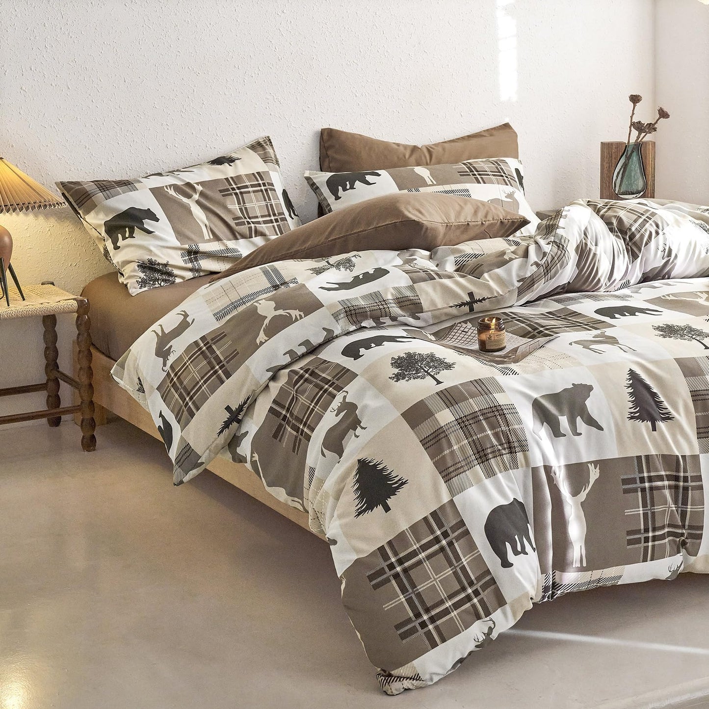 Wake In Cloud - Rustic Comforter Set, Cabin Christmas Lodge Western Country Bear Deer Moose Woodland RV Outdoor Theme, Soft Lightweight Bedding, 3 Pieces, Taupe, Queen Size