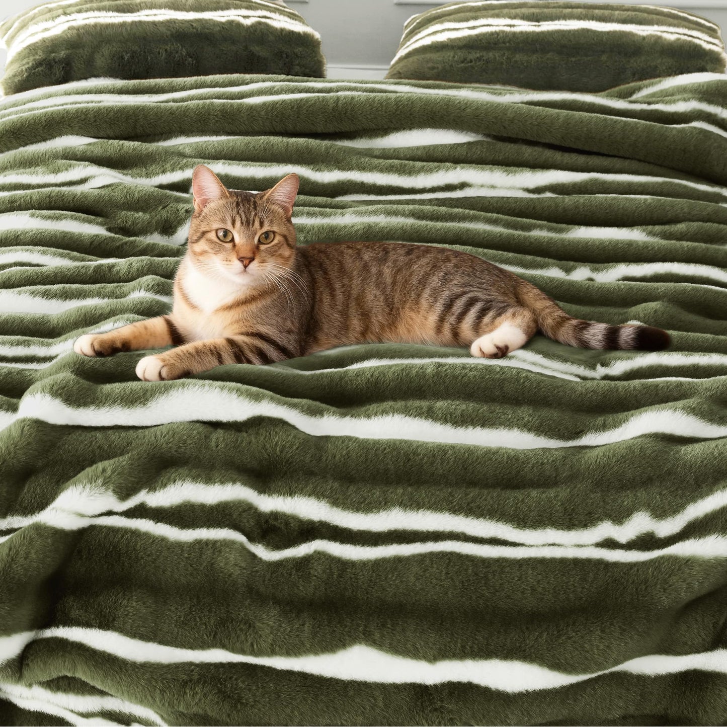 Wonderful 3 Pieces Fluffy Faux Rabbit Fur Comforter Set King Size, Dark Green Plush Fuzzy Bedding Set, Animal Stripes Design Warm Soft Comforter Bedding Set for All Season,104"x94"