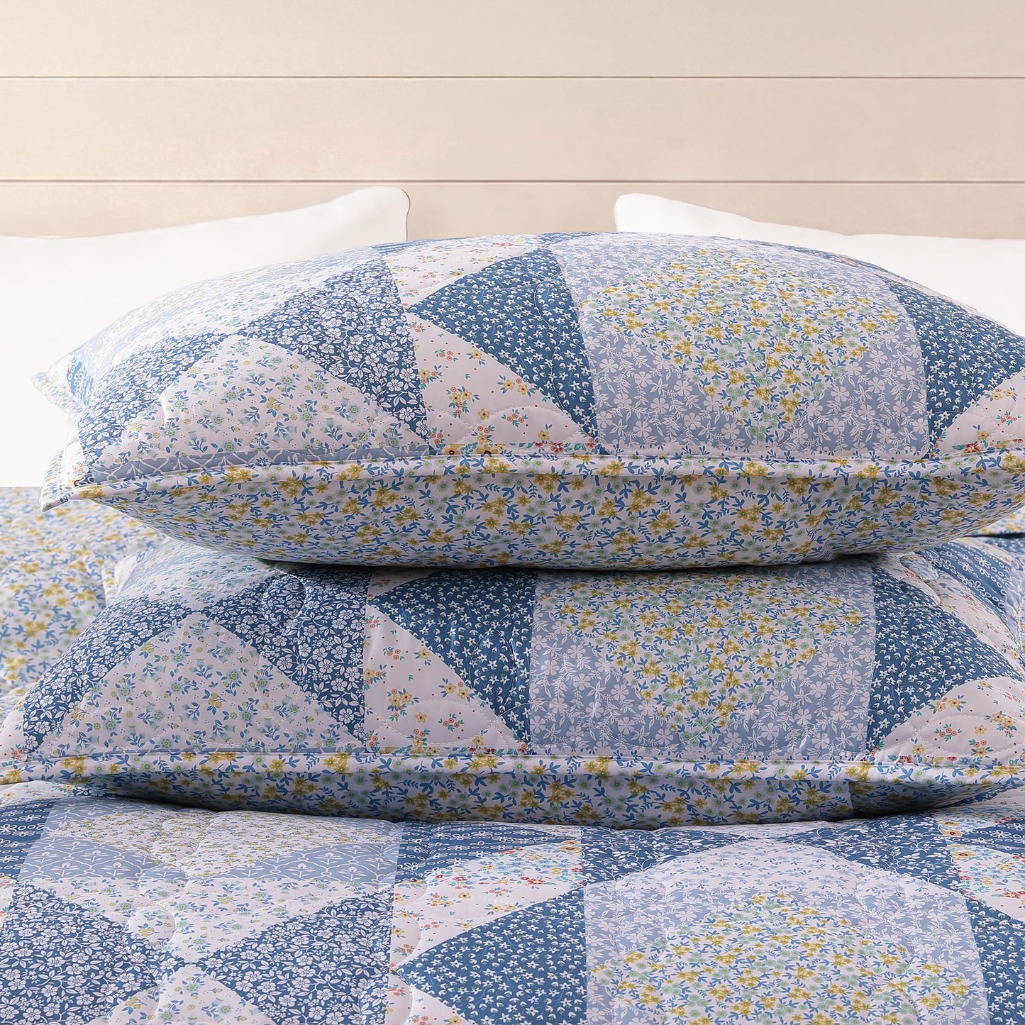 BLOOMHAVEN Quilt Set Queen Size, Patchwork Blue Marigold Floral Quilt Sets, Reversible Bedspread Lightweight and Breathable for All Seasons, Soft Quilted Bedspread with 2 Pillow Shams