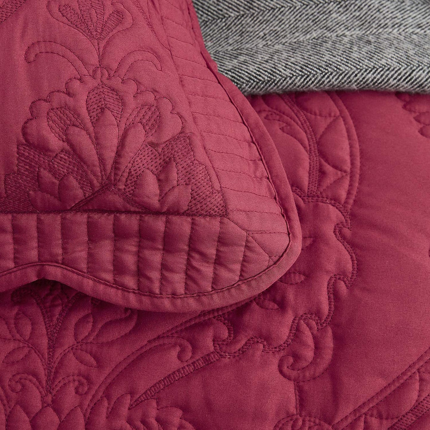 CHIXIN Oversized Bedspread Coverlet Set King Size - Lightweight Bedding Cover - Beautiful Stitching - 5 Piece Reversible Bedspread - Gorgeous Damask Paisley Pattern (King, Wine Red)