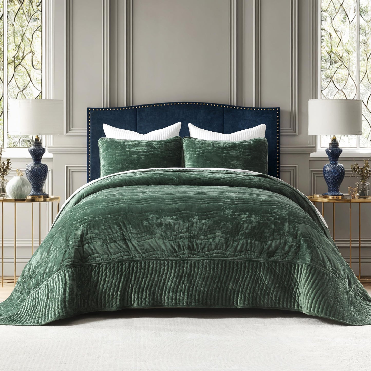 AJOCCI Velvet Oversized King Quilt Set, California King Comforter Set Emerald Green Bedding Set (118”*118”) with 2 Pillow Shams, Luxurious Quilt Set,All-Season 3 Pieces