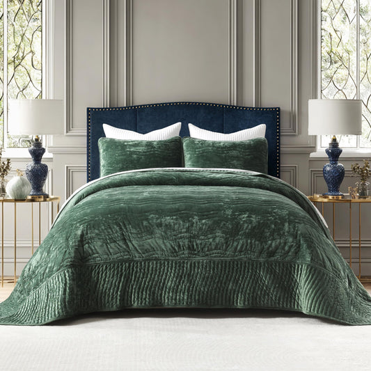 AJOCCI Velvet Oversized King Quilt Set, California King Comforter Set Emerald Green Bedding Set (118”*118”) with 2 Pillow Shams, Luxurious Quilt Set,All-Season 3 Pieces