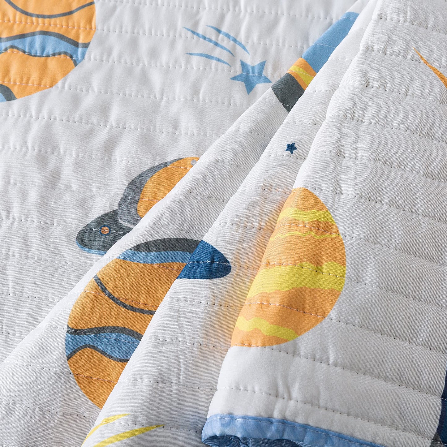 Soul & Lane Space Adventure Quilt Set - Twin Size with 1 Sham, Rocket and Planet Galaxy Themed Bedding, Solar System and Astronaut Design, Outer Space Quilted Bedspread for Kids