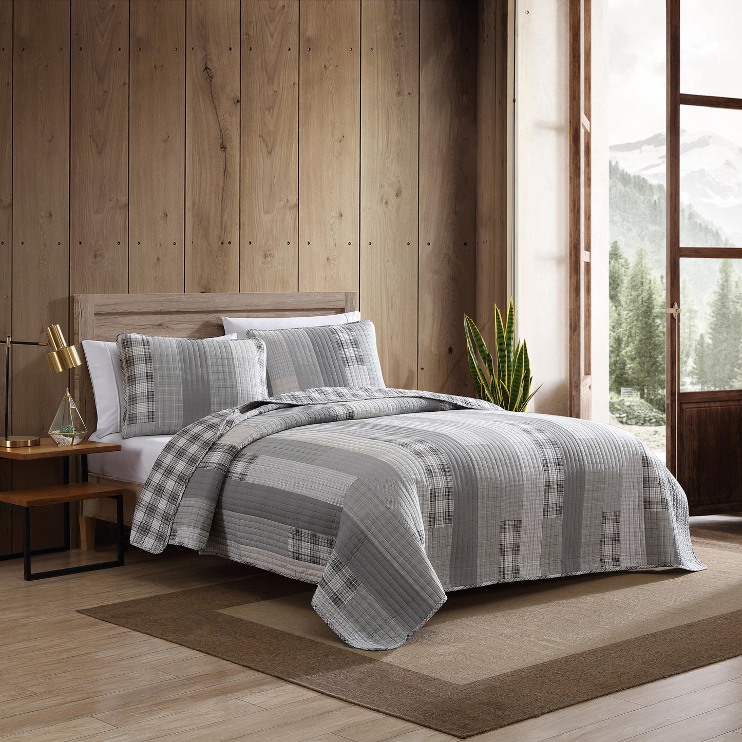 Eddie Bauer - Queen Quilt Set, Cotton Reversible Bedding with Matching Shams, Home Decor for All Seasons (Fairview Grey, Queen)