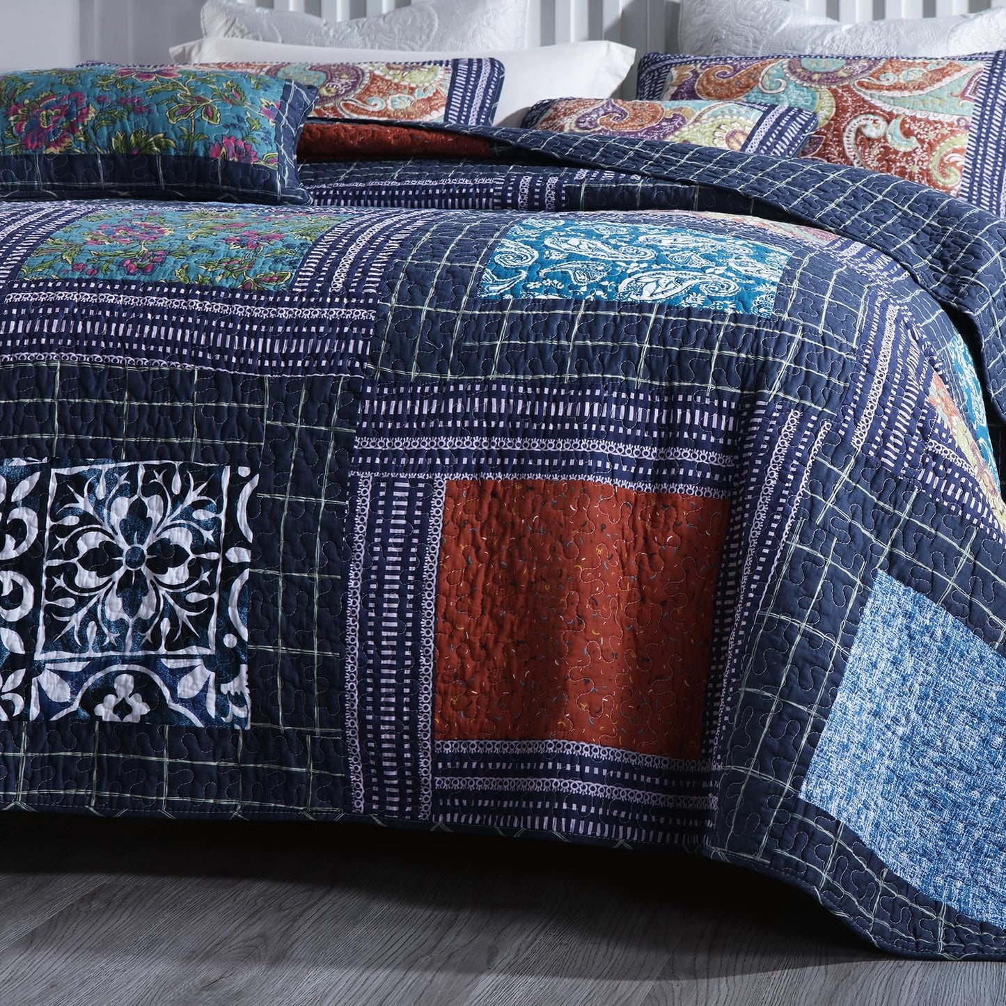 mixinni 100% Cotton Gorgeous Floral Quilt Set, King Size Quilted Bedding Set, Boho Reversible Navy Blue Patchwork Paisley Pattern Bedspread Coverlet Set with 2 Pillow Shams for All Seasons (106"x98")