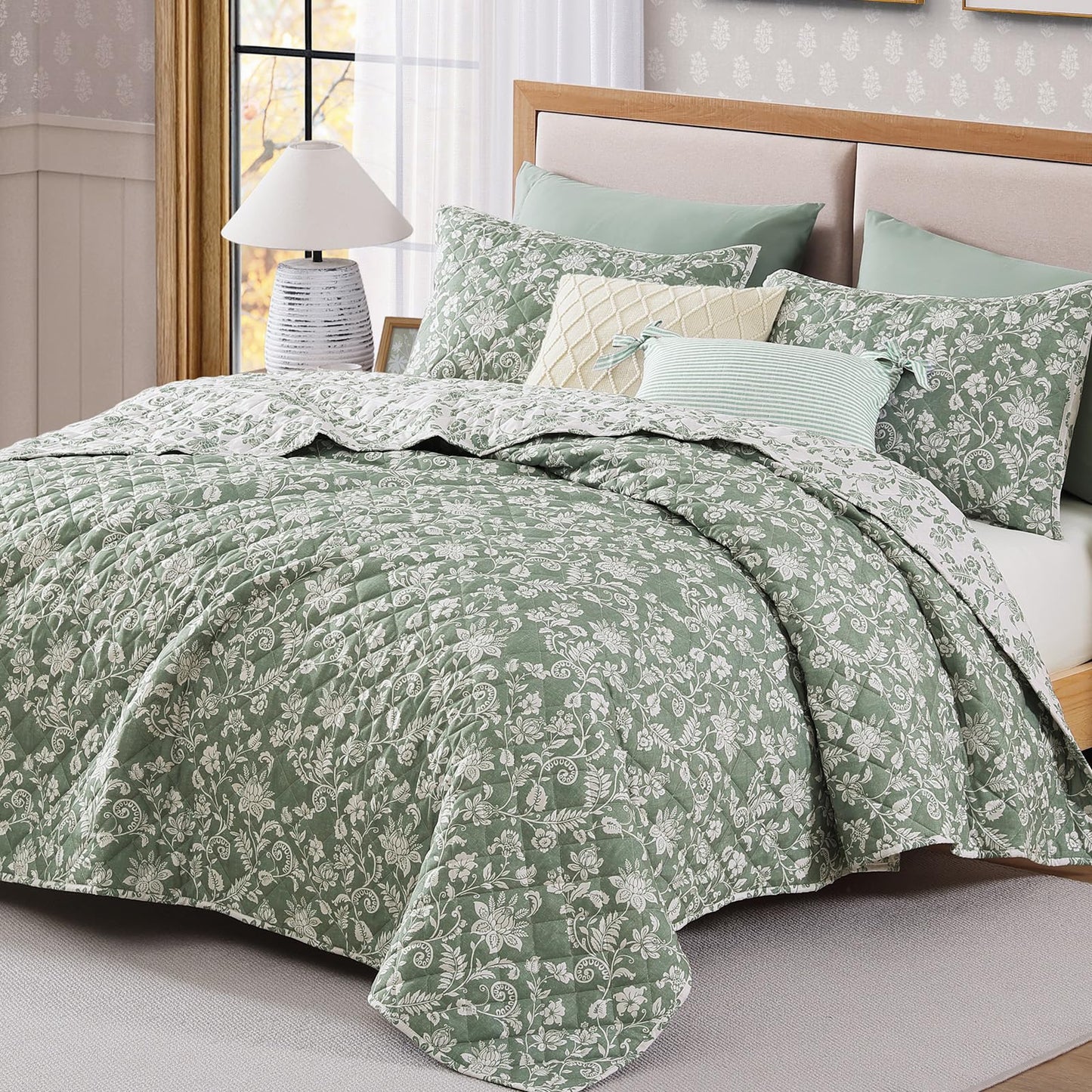 BLOOMHAVEN Quilt Set Queen Size, Green Floral Quilt Sets, Reversible Bedspread Lightweight and Breathable for All Seasons, Soft Quilted Bedspread with 2 Pillow Shams