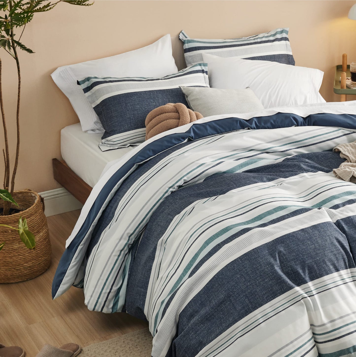 Bedsure Duvet Cover King Size - Reversible Striped Duvet Cover Set with Zipper Closure, 3 Pieces Blue Bedding Set with 8 Corner Ties and 2 Pillow Shams 20"x36"