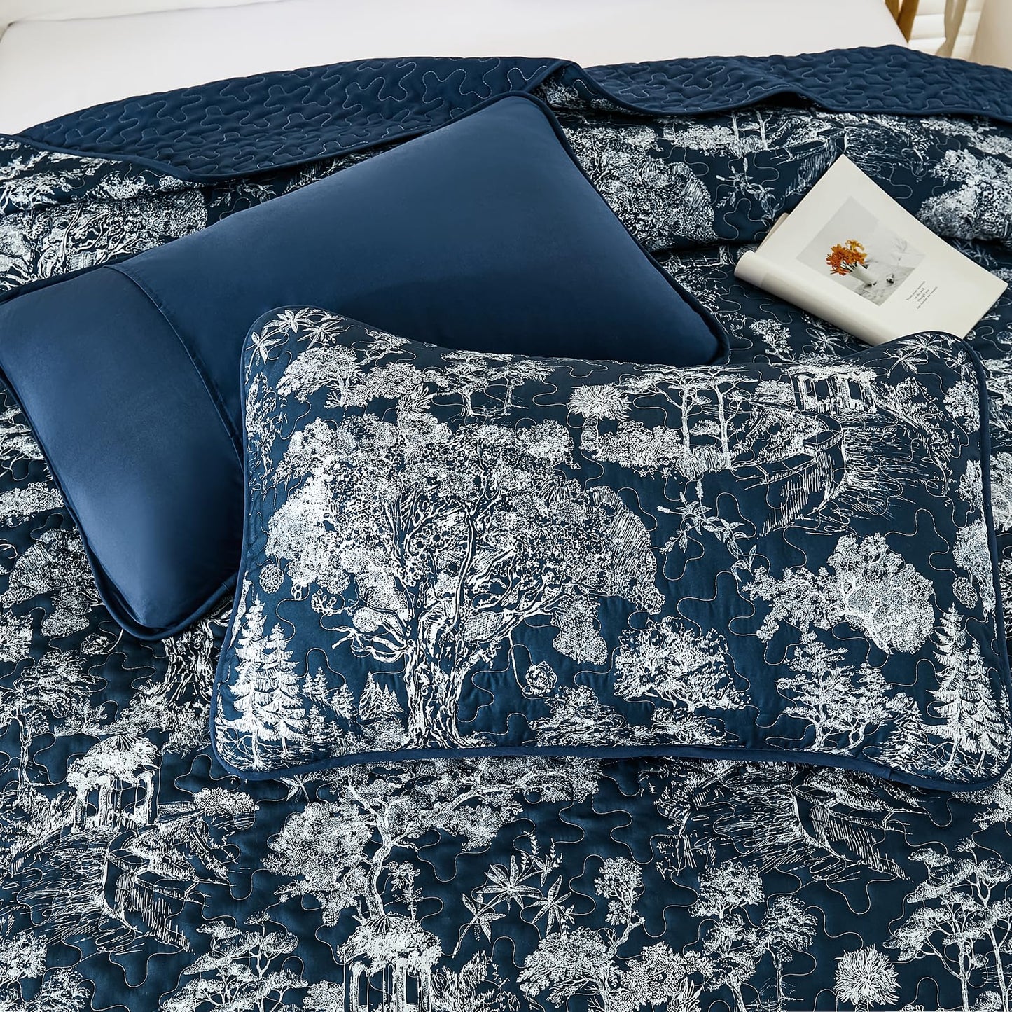WONGS BEDDING Quilt Set Queen Size,3 Pieces Navy Blue Floral Plants Printed Bedspread Coverlet Set Soft Lightweight Toile Botanical Bedding Set for All Season (96"x90")