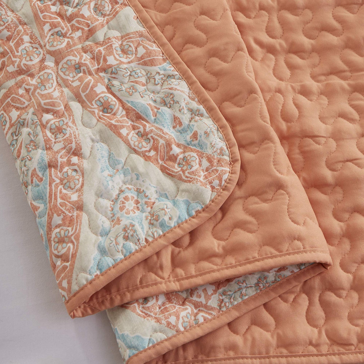 Comfort Spaces Reversible Quilt Set-Vermicelli Stitching Design All Season, Lightweight, Coverlet Bedspread Bedding, Matching Shams, Full/Queen (90 in x 90 in), Gloria Damask Coral 3 Piece