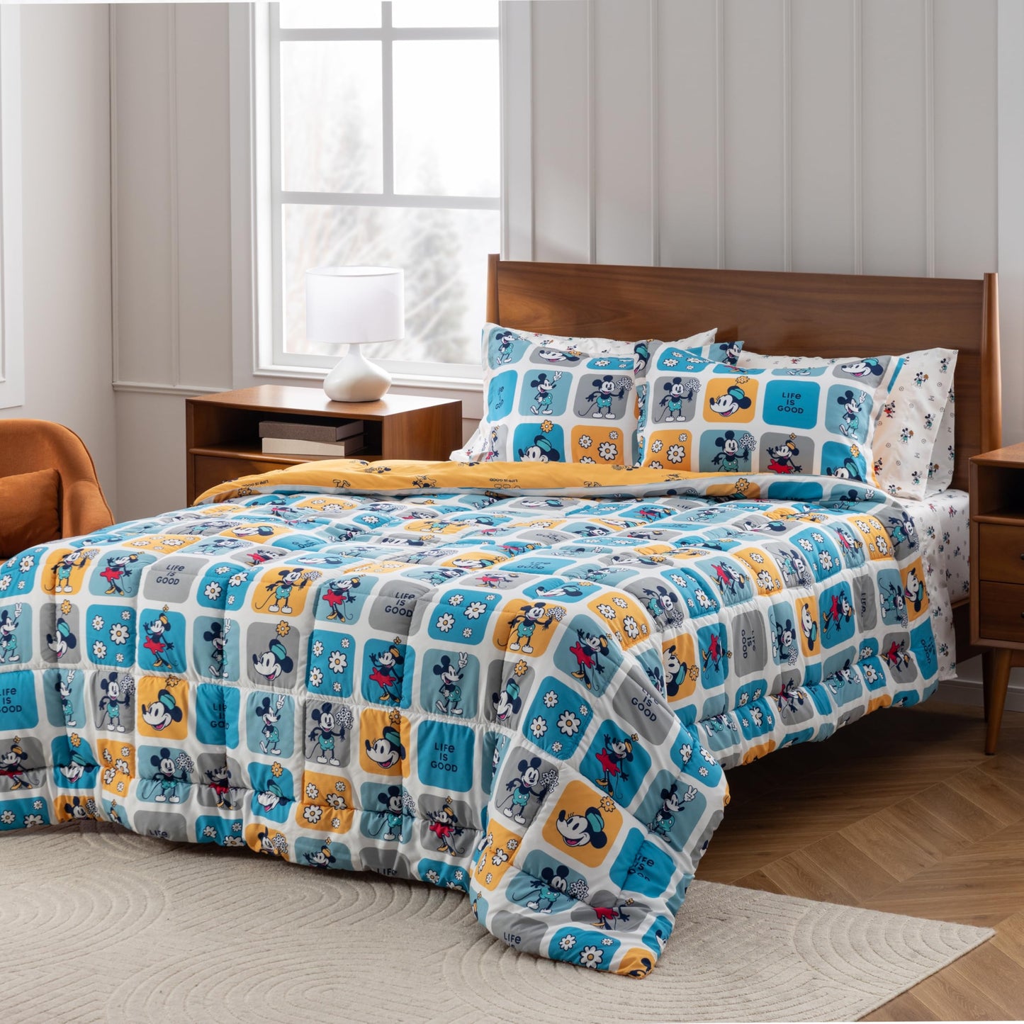 Berkshire LIG Printed Reversible Microfiber Comforter Set–5-Piece, Ultra Soft All-Season Bedding for Kids, Wrinkle & Fade Resistant, Twin, Steamboat Willie Boxes Extra Large Blue