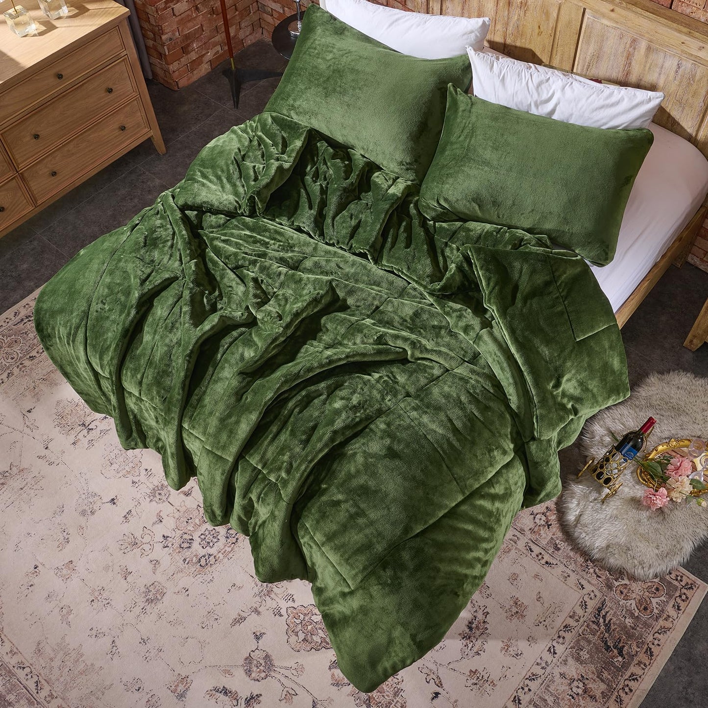 Lotus Karen Queen Comforter Set - Ultra Soft & Warm Velvet Dark Green Comforter Set for Men Women - Cozy Fuzzy Plush Fluffy Luxury Bedding Set 3 Pieces (1 Comforter and 2 Pillowcases)
