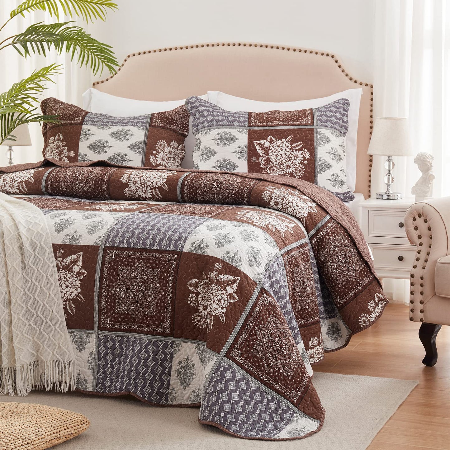 Full/Queen Size Quilt Set 3 Pieces Lightweight Reversible Bedspread-90''x98'' Soft Patchwork Border Floral Coverlet Warm Microfiber Bed Cover for All Seasons Brown Bedding Set(1 Quilt,2 Pillow Shams)