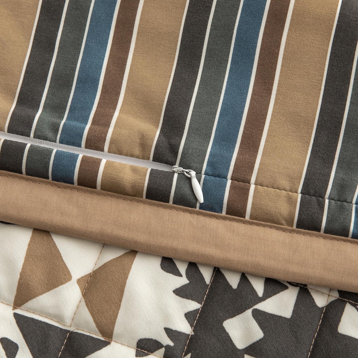 Indigo Hill by HiEnd Accents Mosaic Western Bedding 3 Piece King Quilt Set, Hourglass Pattern Southwest Cabin Rustic Bedding, Reversible Geometric Print Boho Patchwork Quilt with Pillow Shams