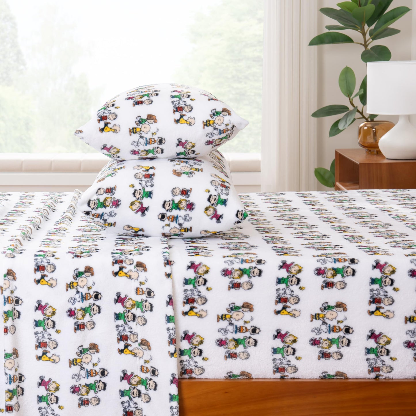 Berkshire Peanuts® Velvetloft® Plush Full Sheet Set,Extra Warm Fleece Sheets,4-Piece Cute Character Snoopy Printed Soft Plush Sheet Set,Laughing Small White