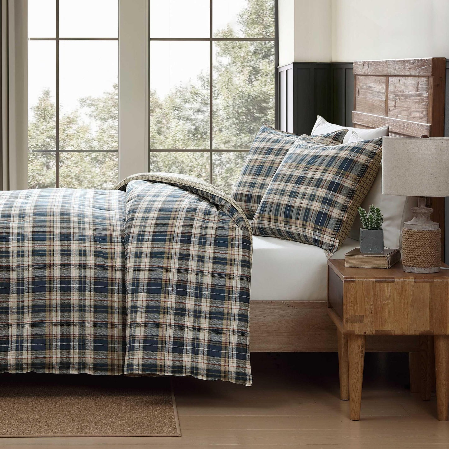 Eddie Bauer - Queen Comforter Set with Shams, Cotton Reversible Bedding, Medium Weight All-Season, Dorm Room Essentials, Port Gamble Indigo