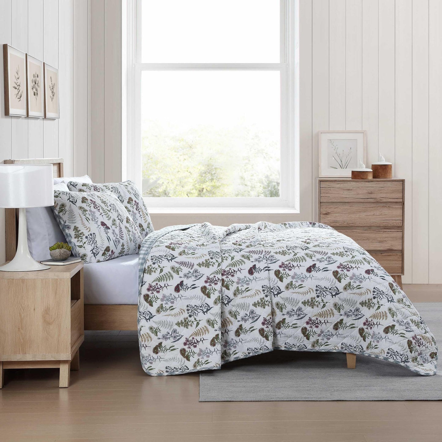 Eddie Bauer - Full/Queen Quilt Set, Reversible Cotton Bedding with Matching Shams, Classic Floral Home Decor with Plaid Reverse (Flower Field Green, Full/Queen)