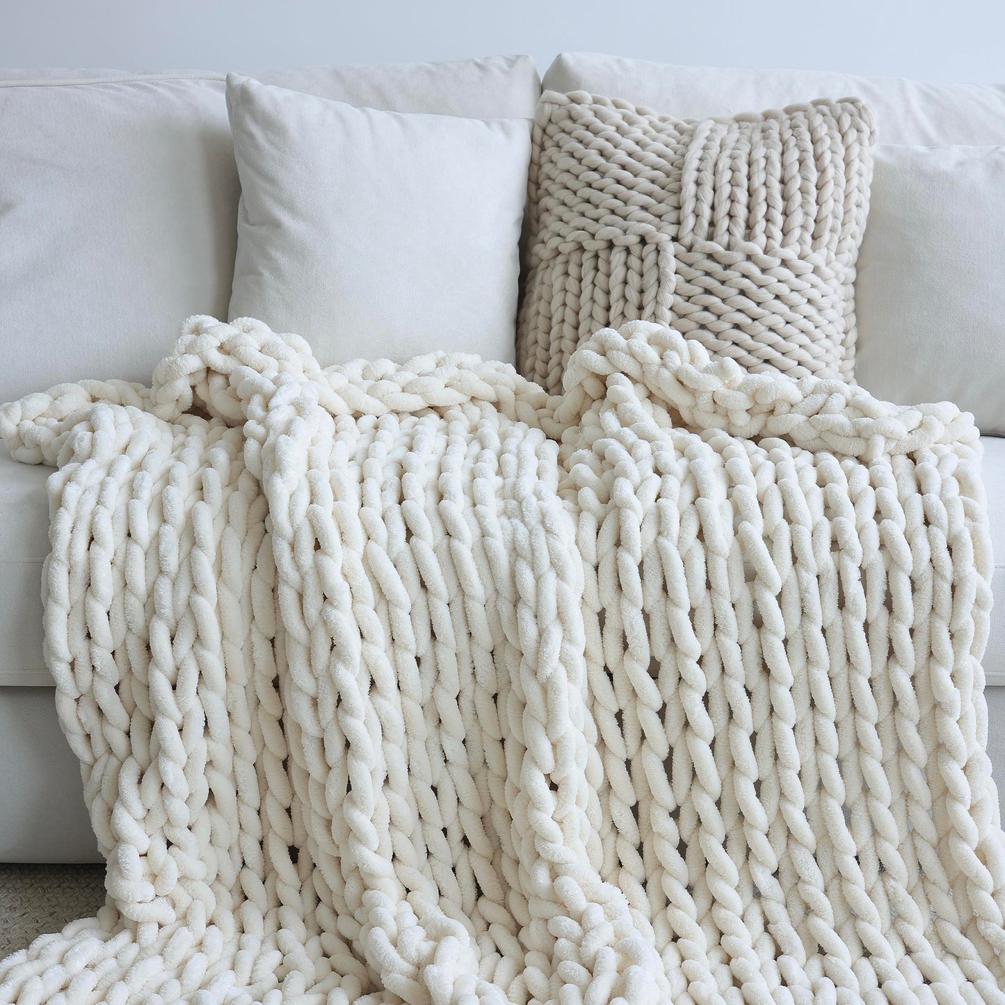 Maetoow Chenille Chunky Knit Blanket Throw （40×50 Inch）, Handmade Warm & Cozy Blanket Couch, Bed, Home Decor, Soft Breathable Fleece Banket,Graduation Gifts, Cream