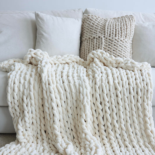 Maetoow Chenille Chunky Knit Blanket Throw （40×50 Inch）, Handmade Warm & Cozy Blanket Couch, Bed, Home Decor, Soft Breathable Fleece Banket,Graduation Gifts, Cream