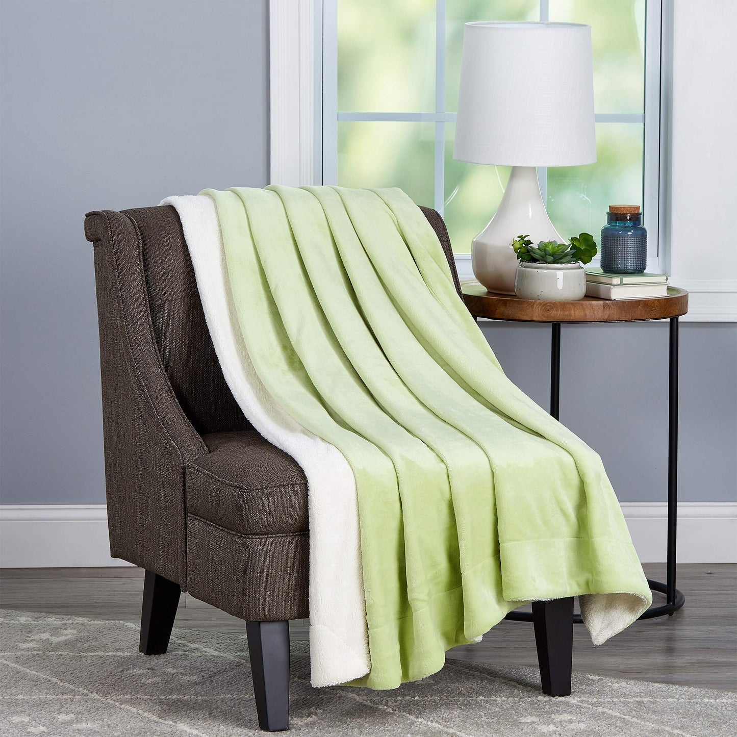 Lavish Home Poly Fleece Sherpa – Oversized Plush Woven Polyester Sherpa Fleece Solid Color Throw – Breathable and Machine Washable in Aloe Green and White