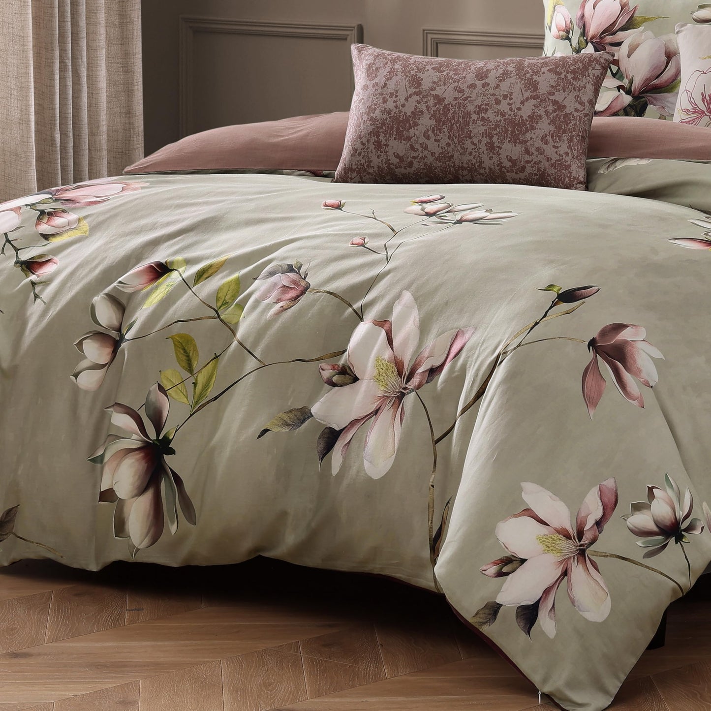 Bebejan Purple Lilies 100% Cotton Sateen 5 Piece Comforter Set, Purple Floral Reversible Bedding Comforter Set, 1 Comforter, 2 Shams & 2 Pillows (King/Cal King)
