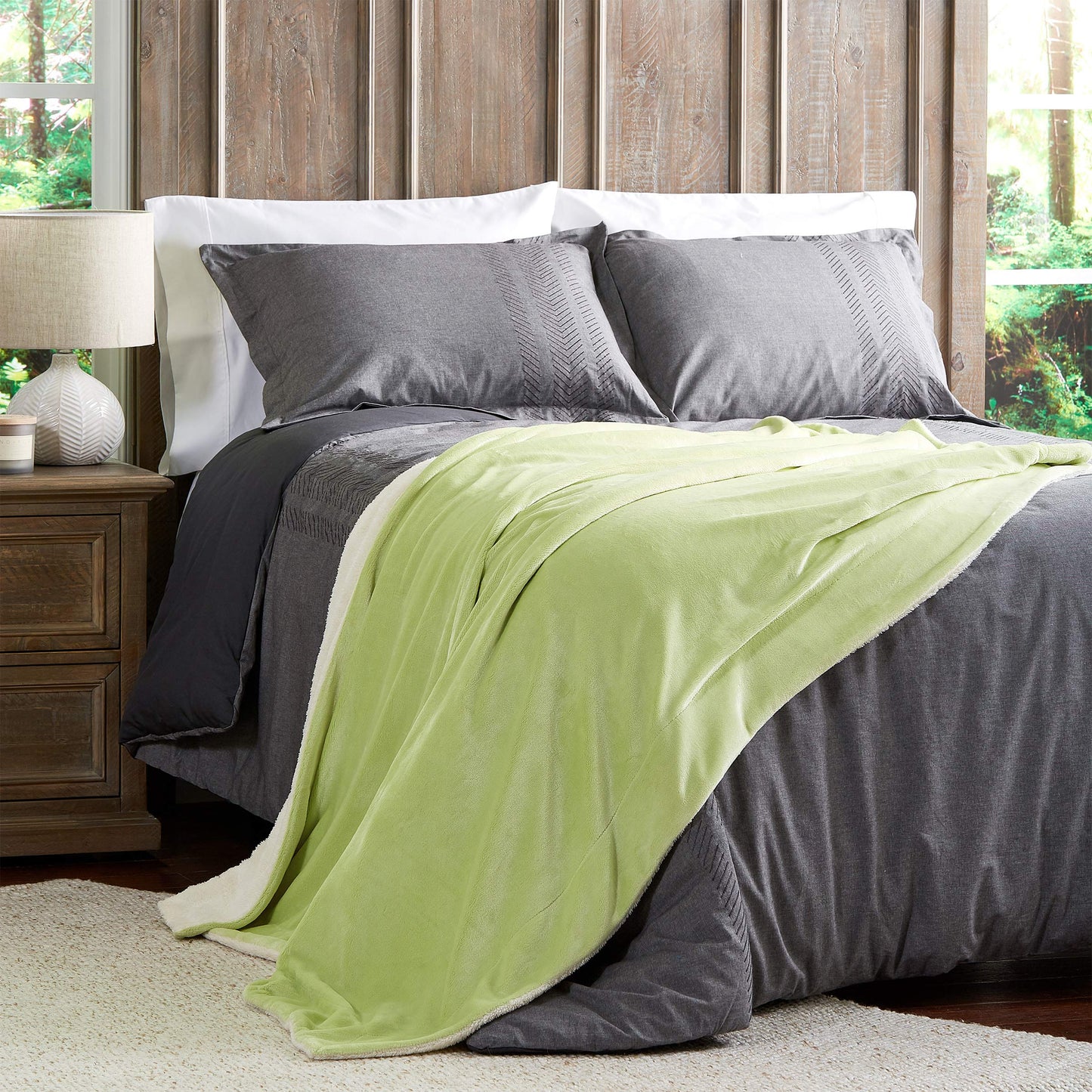 Lavish Home Poly Fleece Sherpa – Oversized Plush Woven Polyester Sherpa Fleece Solid Color Throw – Breathable and Machine Washable in Aloe Green and White