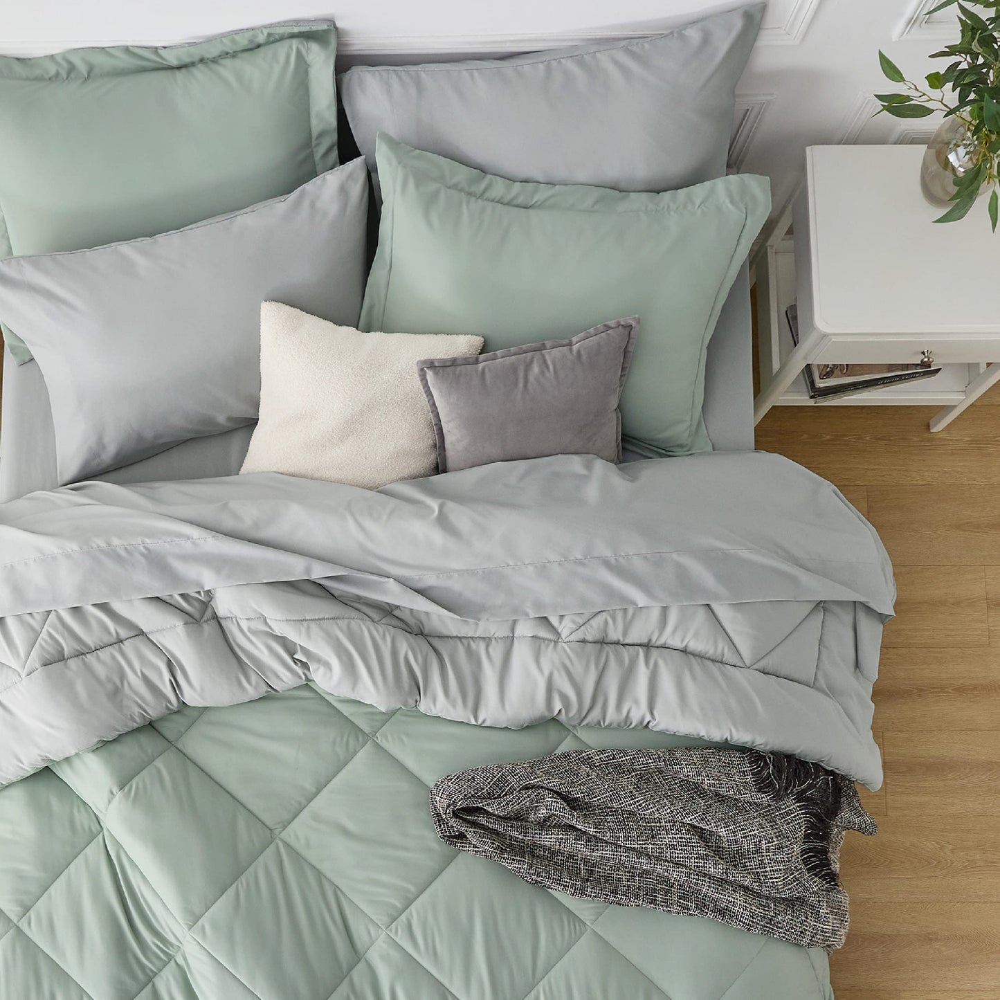 Bedsure Twin XL Comforter - 5 Pieces Reversible Sage Green Bed in a Bag, Twin XL Bedding Comforter Set College Dorm Essentials with 1 Flat Sheet, 1 Fitted Sheet, 1 Pillowcase and 1 Pillow Sham