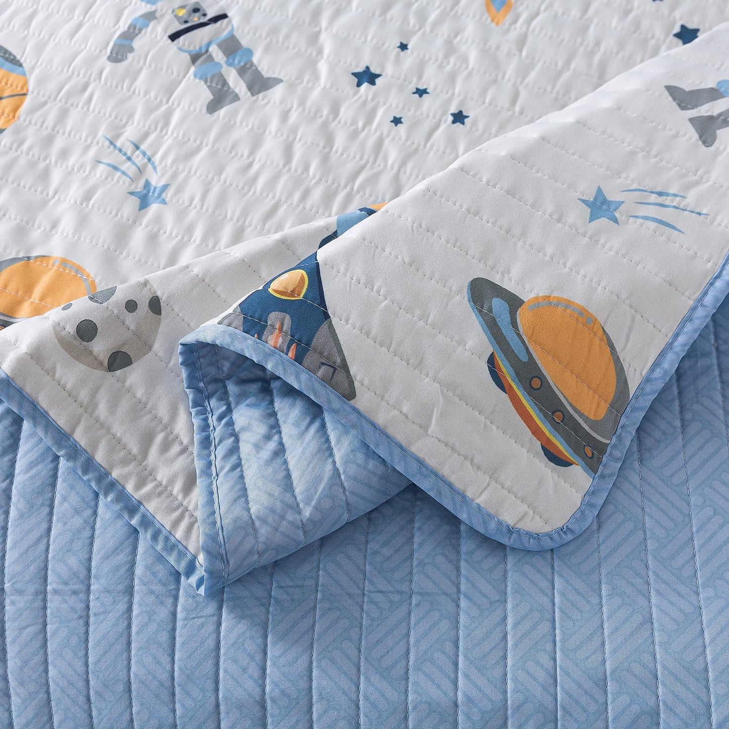 Soul & Lane Space Adventure Quilt Set - Twin Size with 1 Sham, Rocket and Planet Galaxy Themed Bedding, Solar System and Astronaut Design, Outer Space Quilted Bedspread for Kids