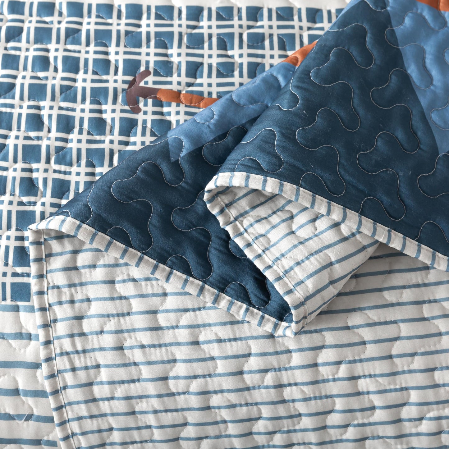 Soul & Lane True North Fish Quilt Set - Queen Size with 2 Shams, Rustic Cabin Bedding with Wildlife and Outdoor Nature Theme, Lodge Quilted Bedspread with Moose and Duck for Lake House & Hunting Decor