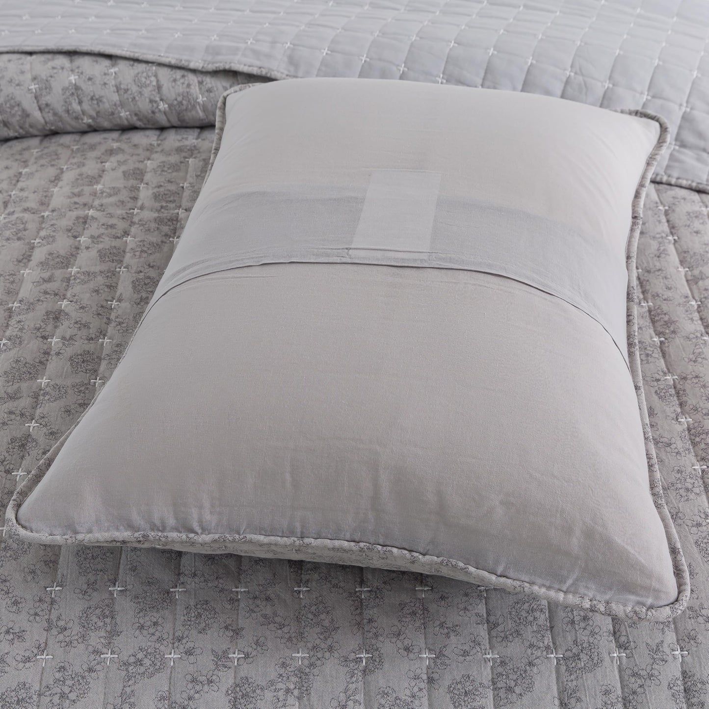 Soul & Lane - Gray Cotton Quilt Set, Floral Bedding, King with 2 Shams